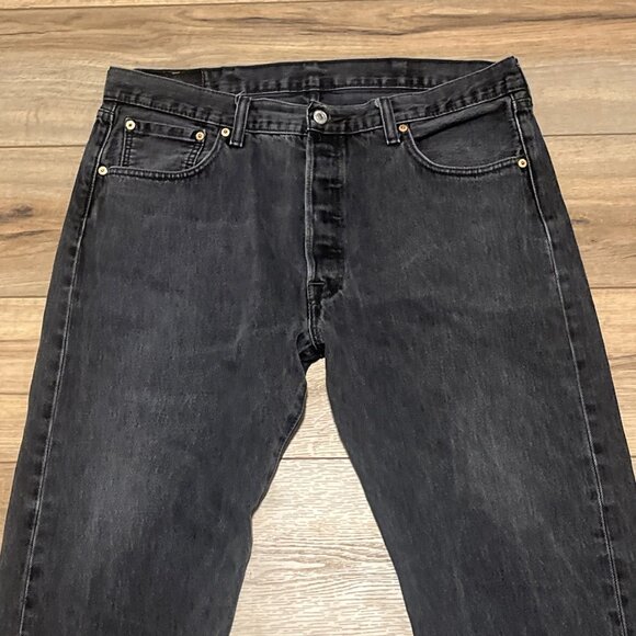 Men's Levis 501 Original Fit Denim Jeans SZ 38x34 Faded Black Button Fly Red Tab - Picture 2 of 13
